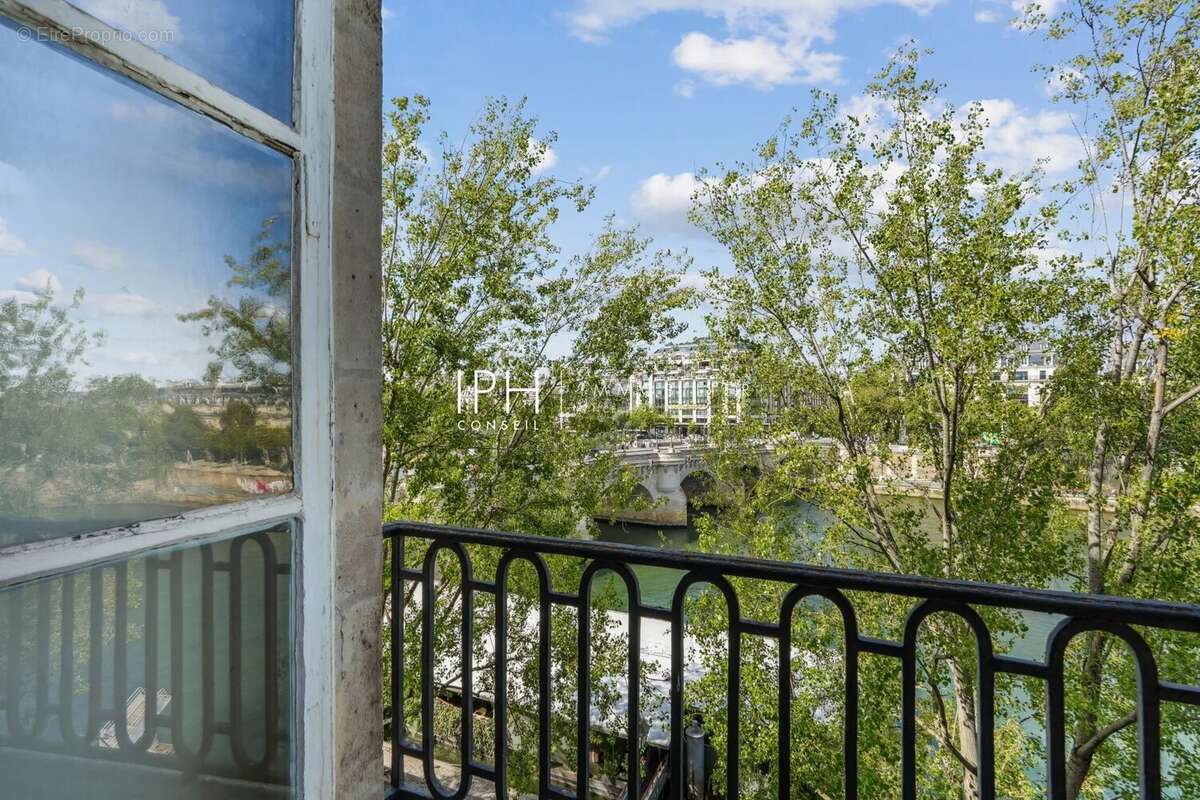 Appartement à PARIS-1E