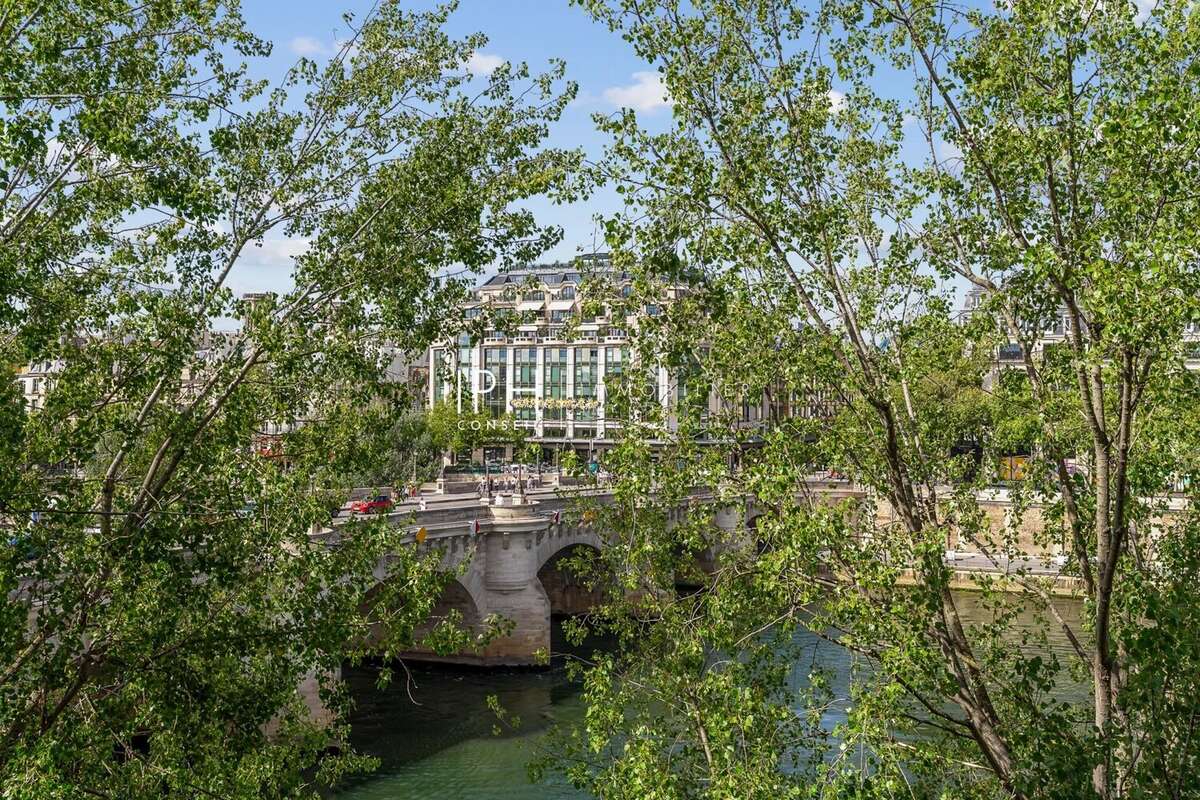 Appartement à PARIS-1E