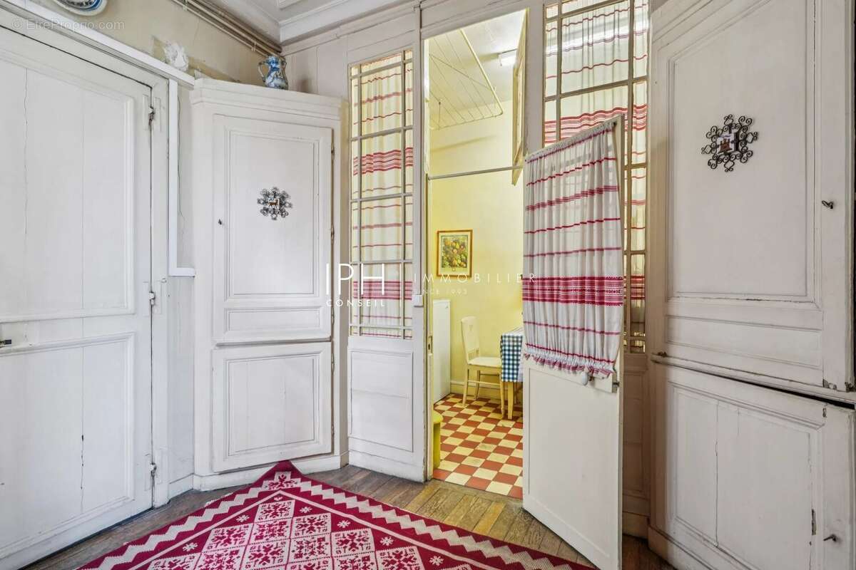 Appartement à PARIS-1E