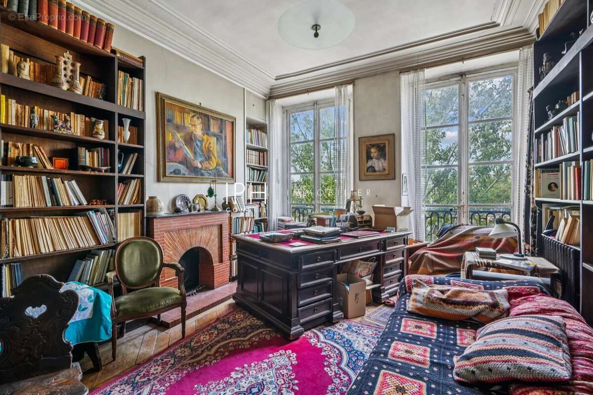 Appartement à PARIS-1E