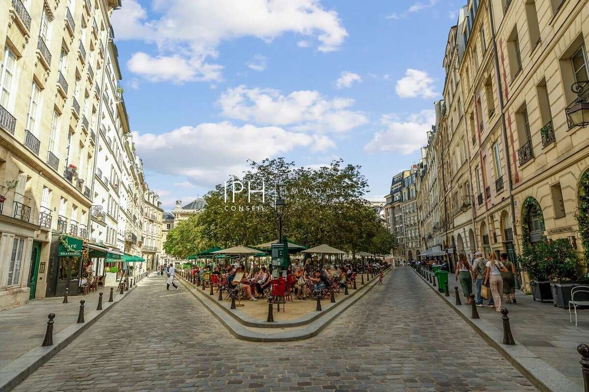 Appartement à PARIS-1E