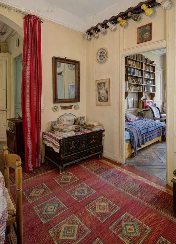 Appartement à PARIS-1E