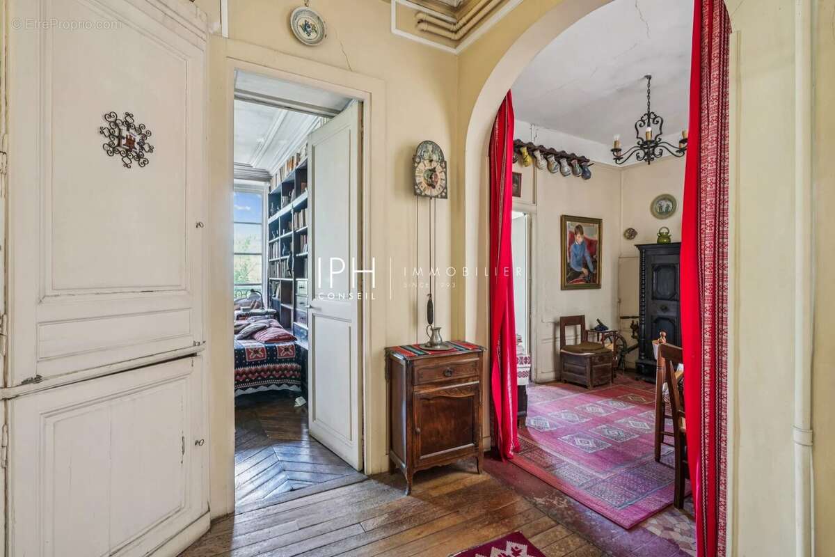 Appartement à PARIS-1E