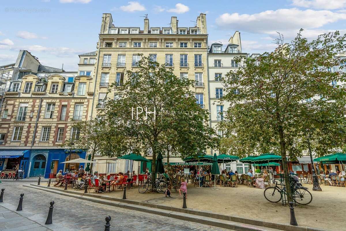 Appartement à PARIS-1E