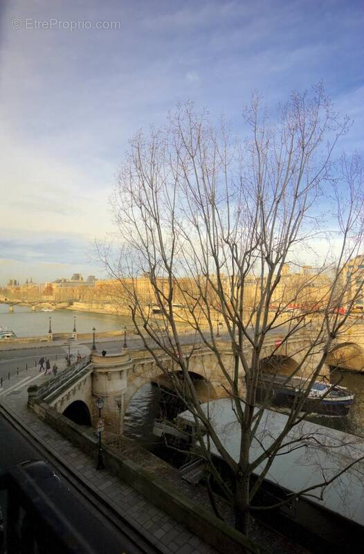 Appartement à PARIS-1E