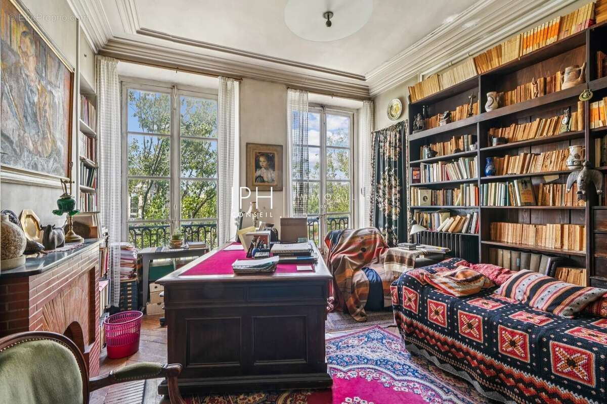 Appartement à PARIS-1E