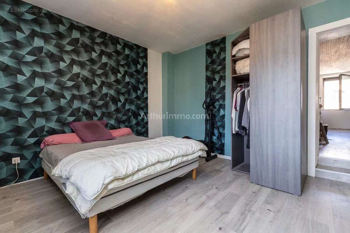 Maison à SAINT-VICTOR-DE-MORESTEL