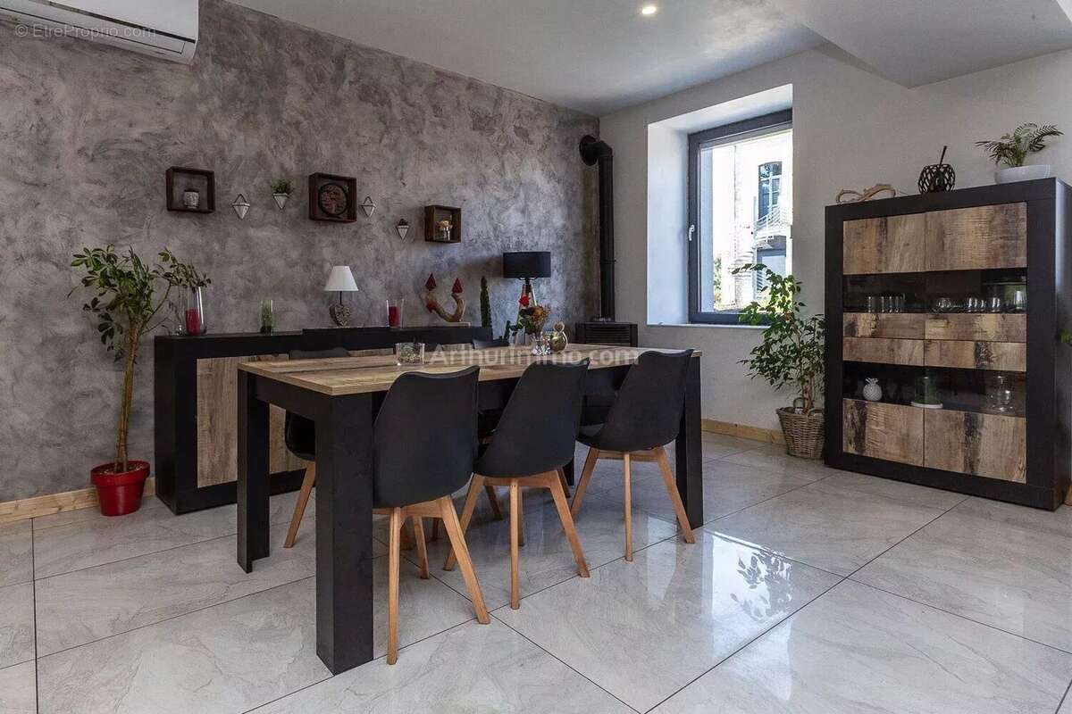 Maison à SAINT-VICTOR-DE-MORESTEL