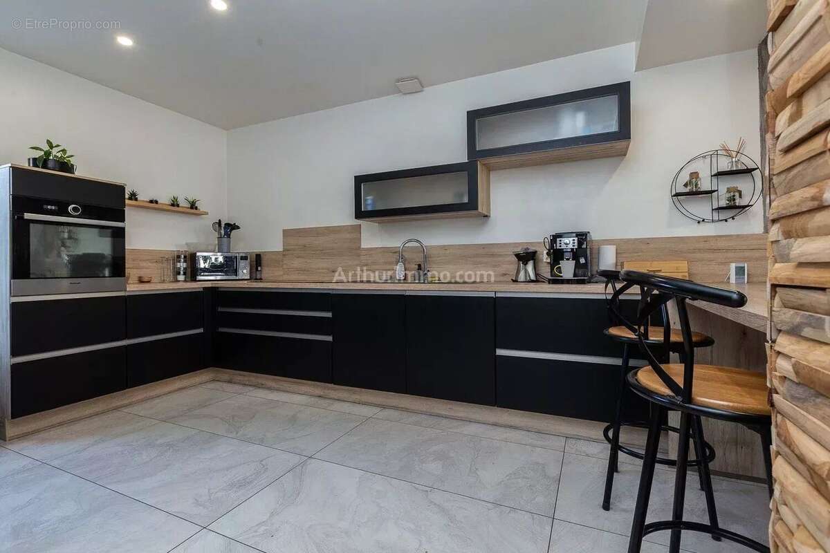 Maison à SAINT-VICTOR-DE-MORESTEL