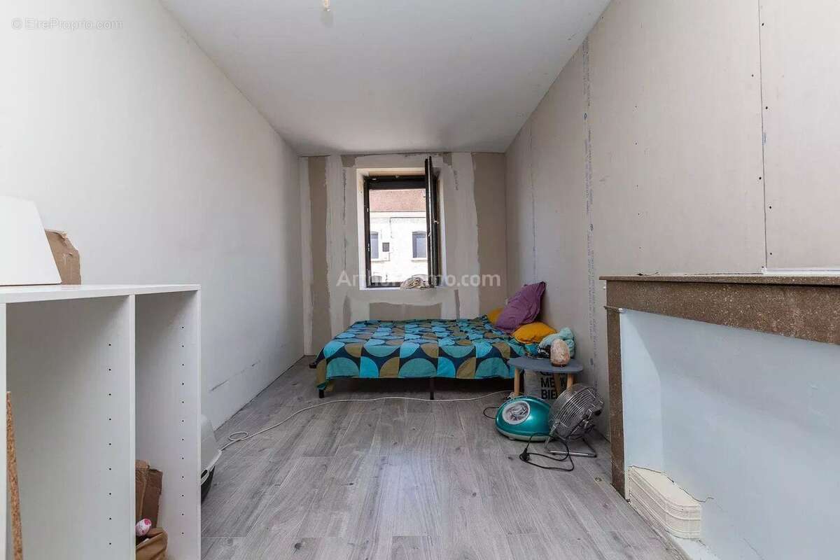 Maison à SAINT-VICTOR-DE-MORESTEL