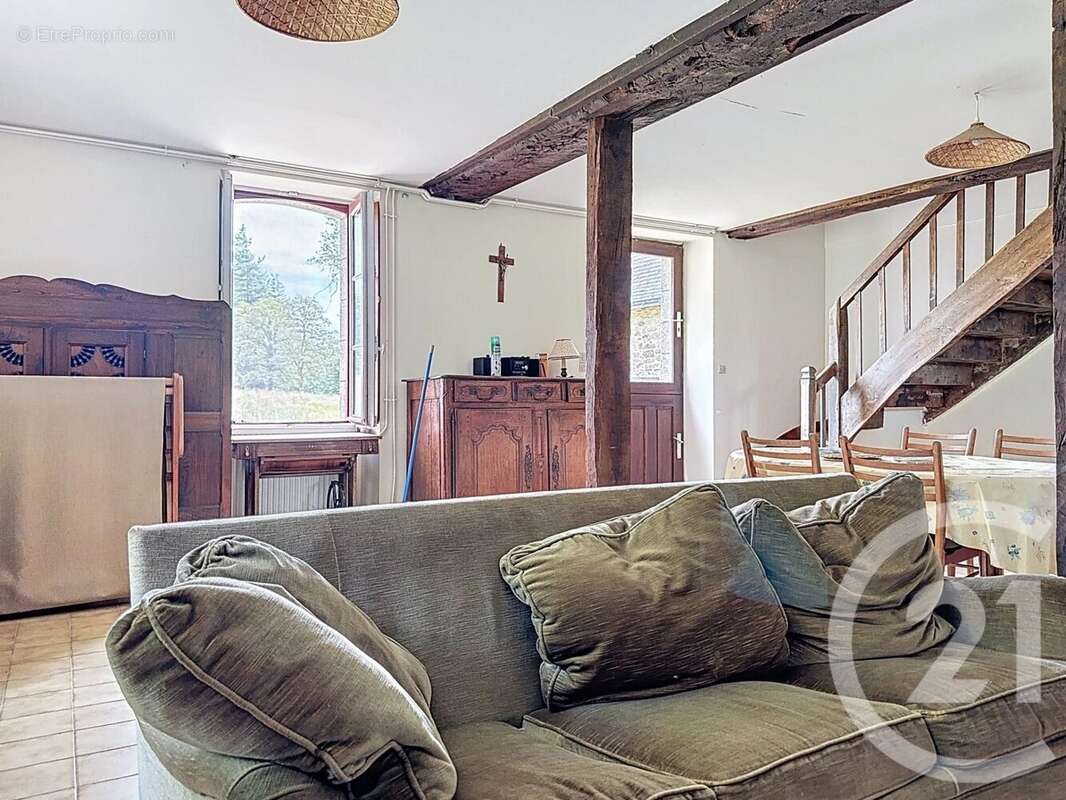 Maison à SAINT-JEAN-LA-POTERIE