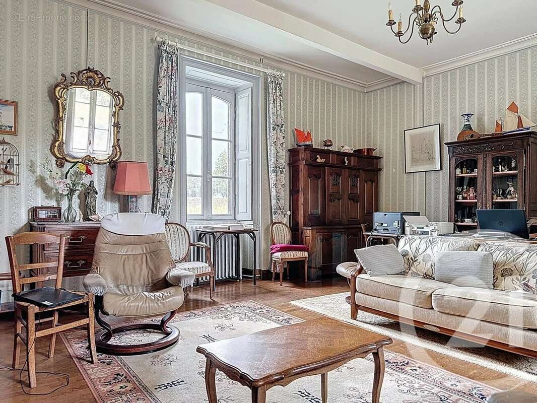 Maison à SAINT-JEAN-LA-POTERIE