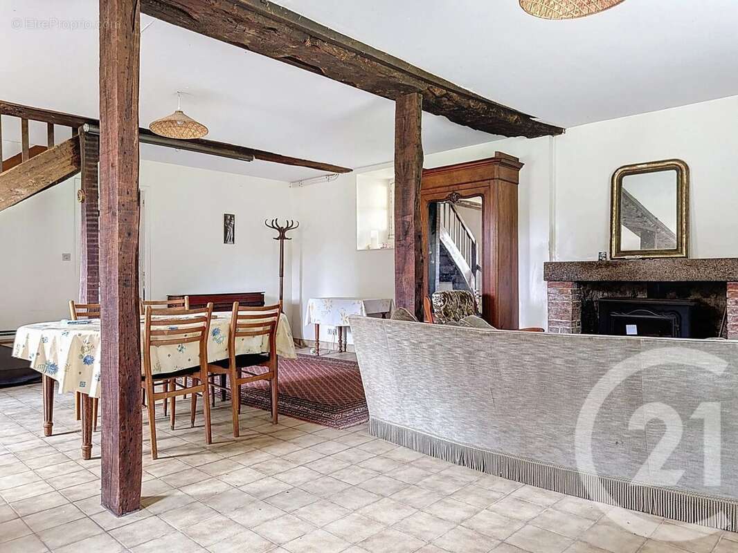 Maison à SAINT-JEAN-LA-POTERIE