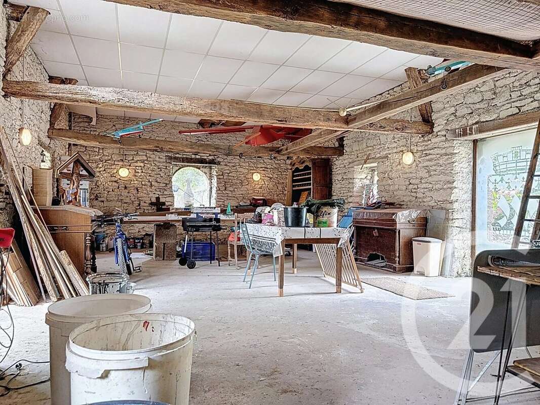 Maison à SAINT-JEAN-LA-POTERIE