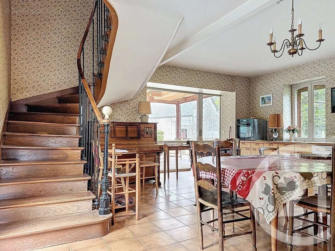 Maison à SAINT-JEAN-LA-POTERIE