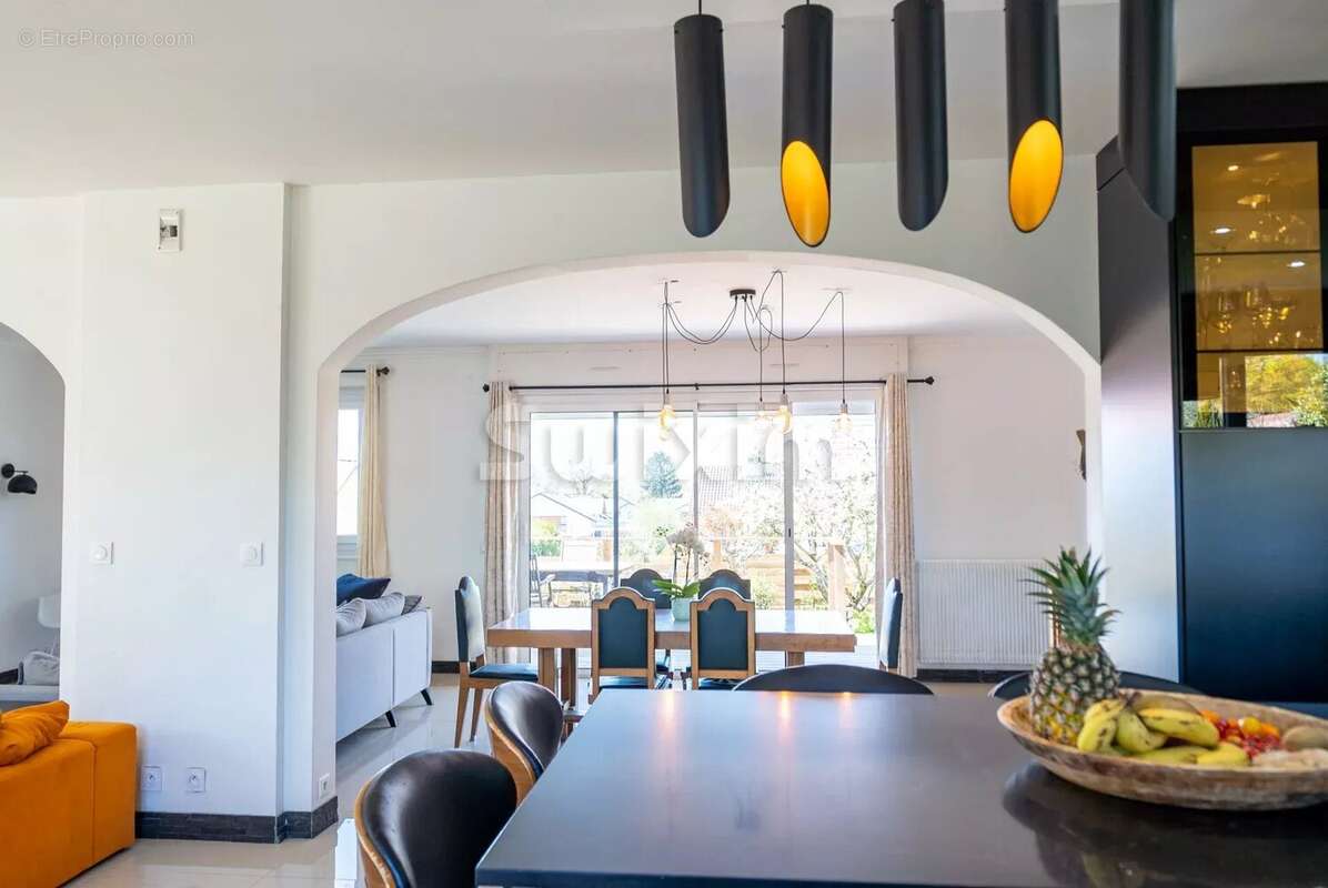 Maison à CHENS-SUR-LEMAN