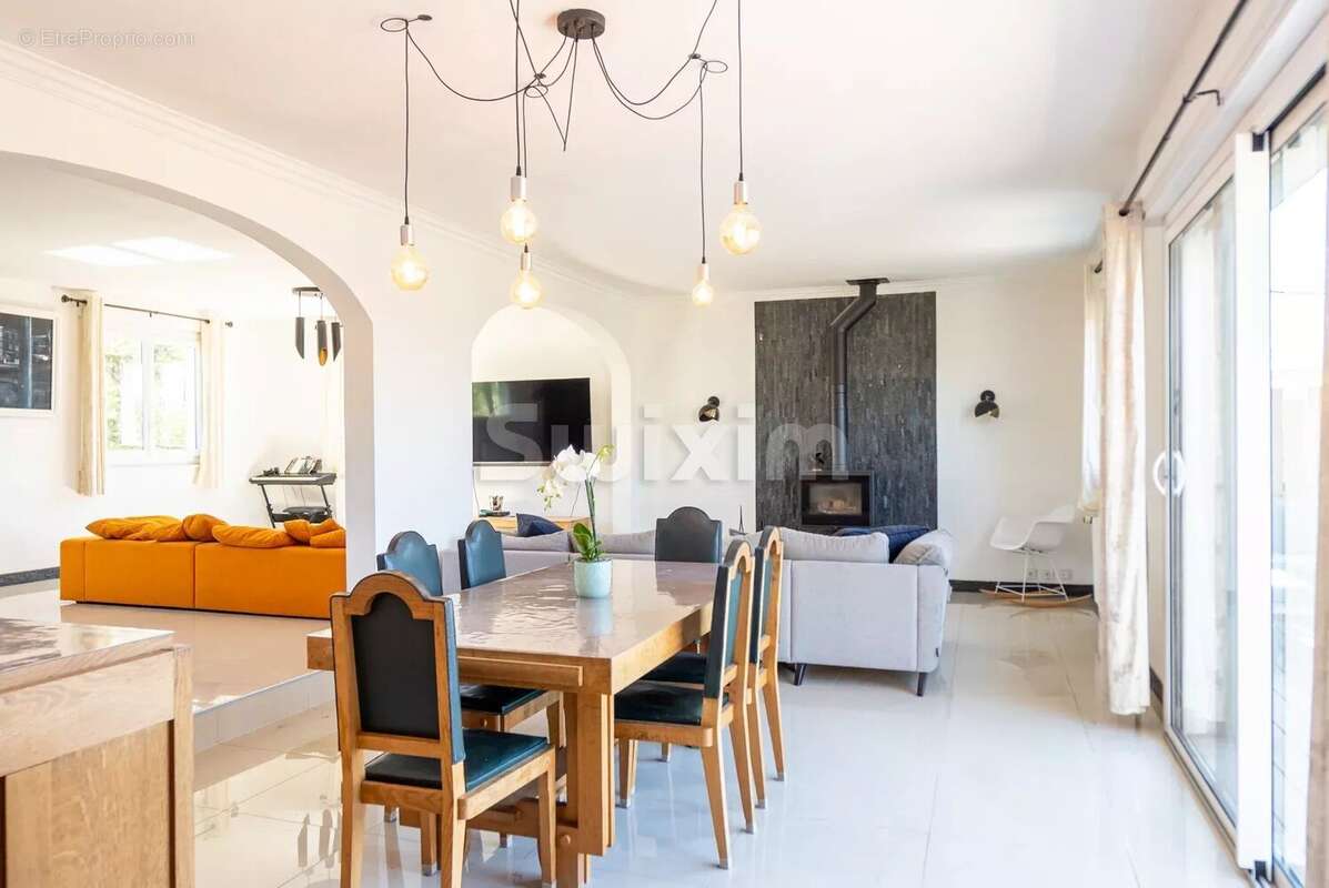 Maison à CHENS-SUR-LEMAN