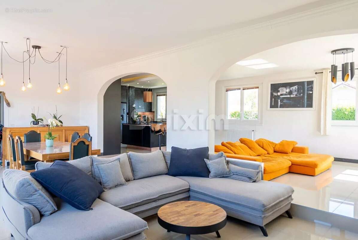 Maison à CHENS-SUR-LEMAN