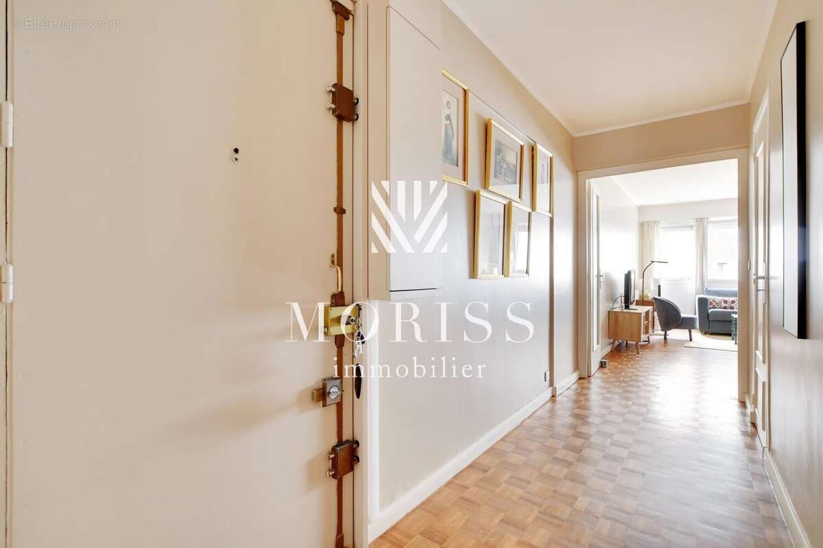 Appartement à PARIS-16E