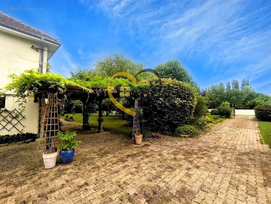 Maison à BERRY-BOUY