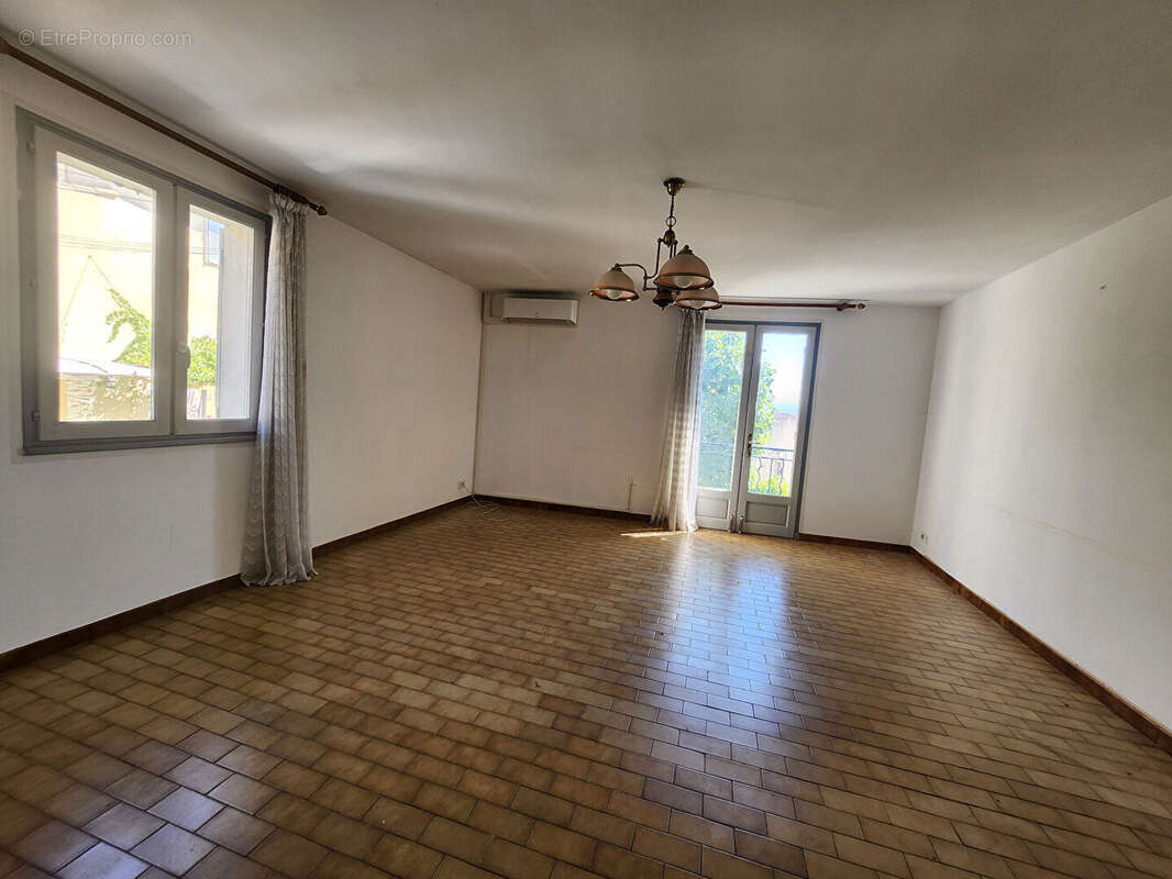 Maison à SAINT-SATURNIN-LES-AVIGNON