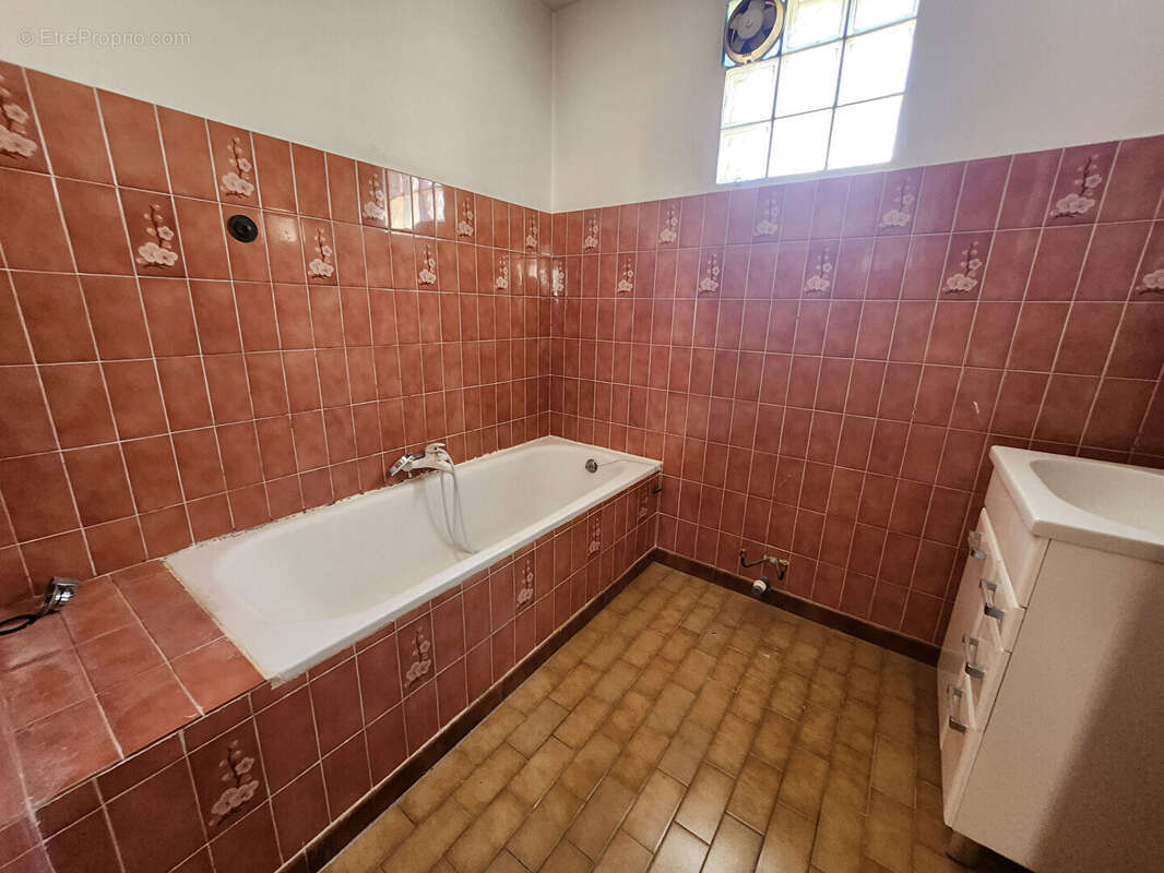 Maison à SAINT-SATURNIN-LES-AVIGNON