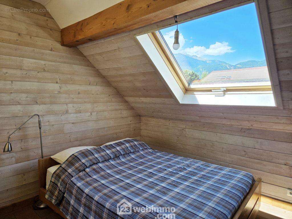 A l&#039;étage, on retrouve 3 chambres, - Maison à GILLY-SUR-ISERE