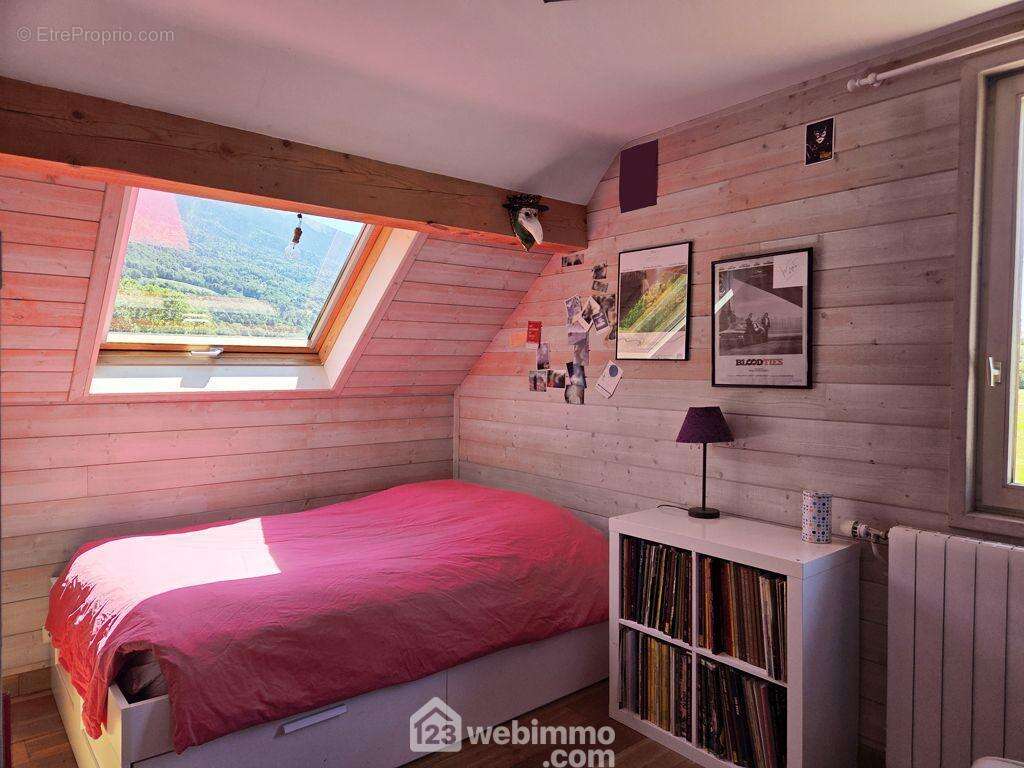 dont une parentale de 20 m² avec balcon. - Maison à GILLY-SUR-ISERE