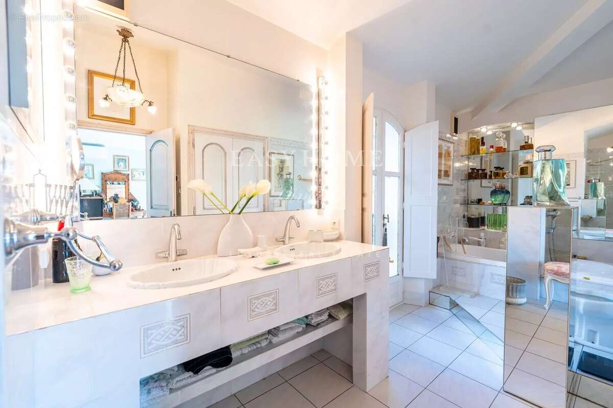 Maison à MOUANS-SARTOUX