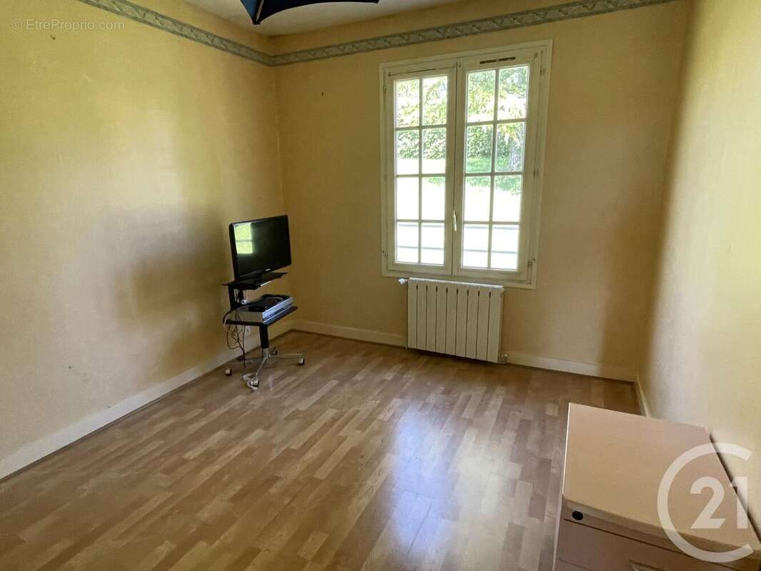 Maison à RUELLE-SUR-TOUVRE