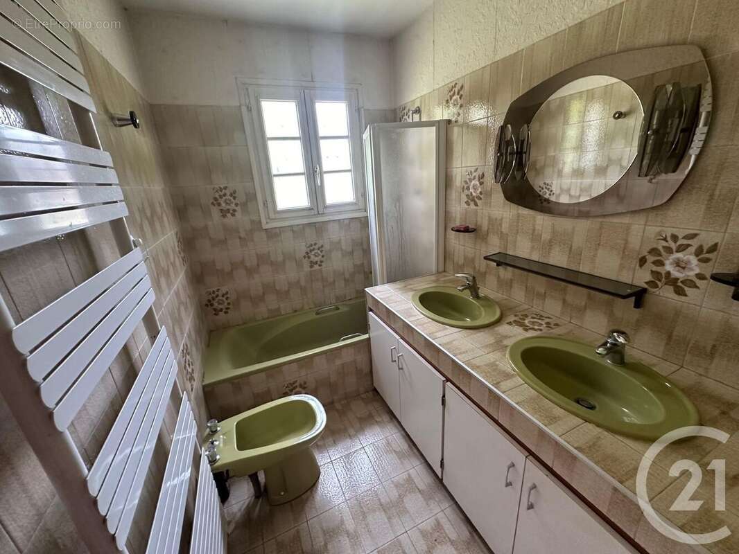 Maison à RUELLE-SUR-TOUVRE