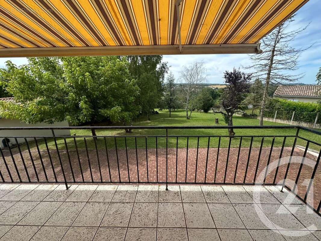 Maison à RUELLE-SUR-TOUVRE