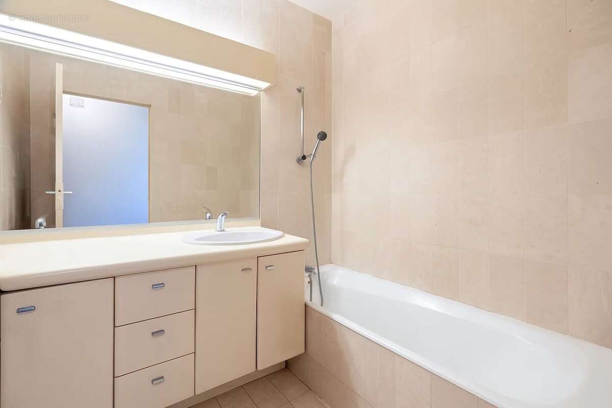 Appartement à LEVALLOIS-PERRET