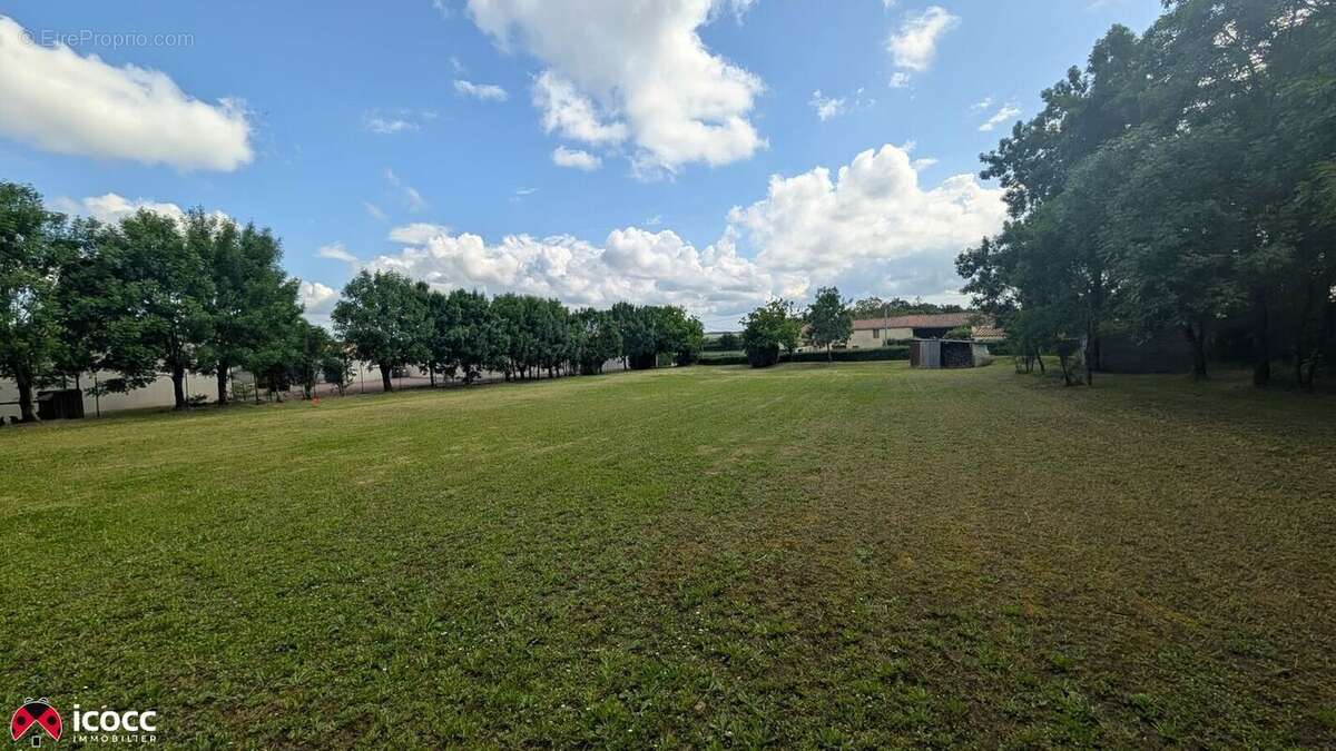 Terrain à MAREUIL-SUR-LAY-DISSAIS