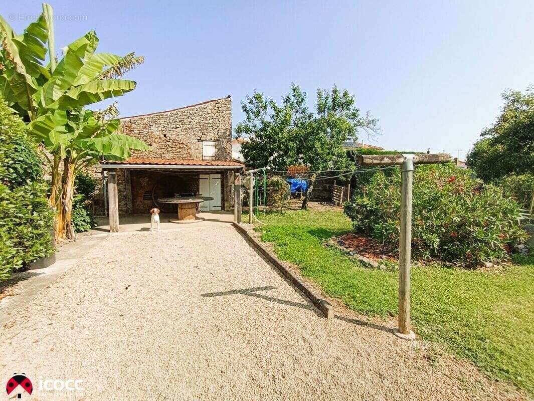 Maison à MOUTIERS-SUR-LE-LAY