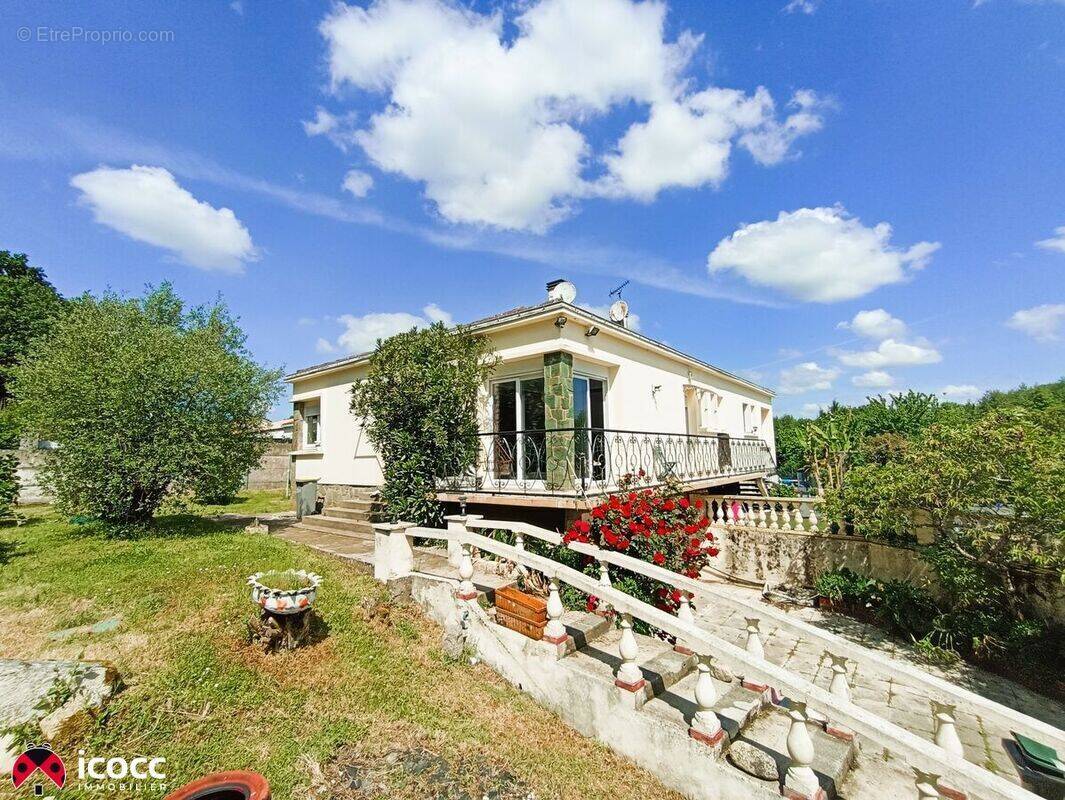 Maison à MOUTIERS-LES-MAUXFAITS