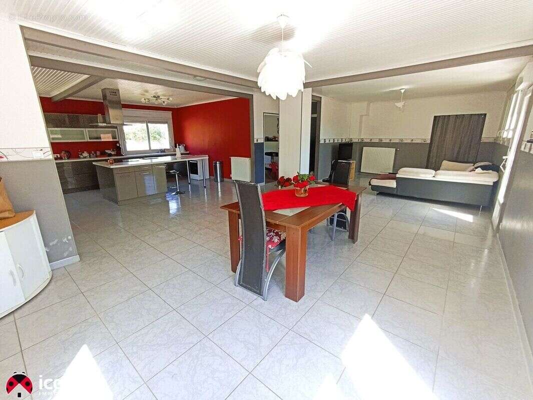 Maison à MOUTIERS-LES-MAUXFAITS