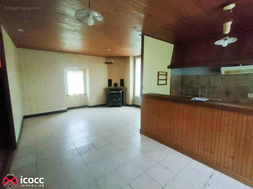 Maison à CHAMPAGNE-LES-MARAIS