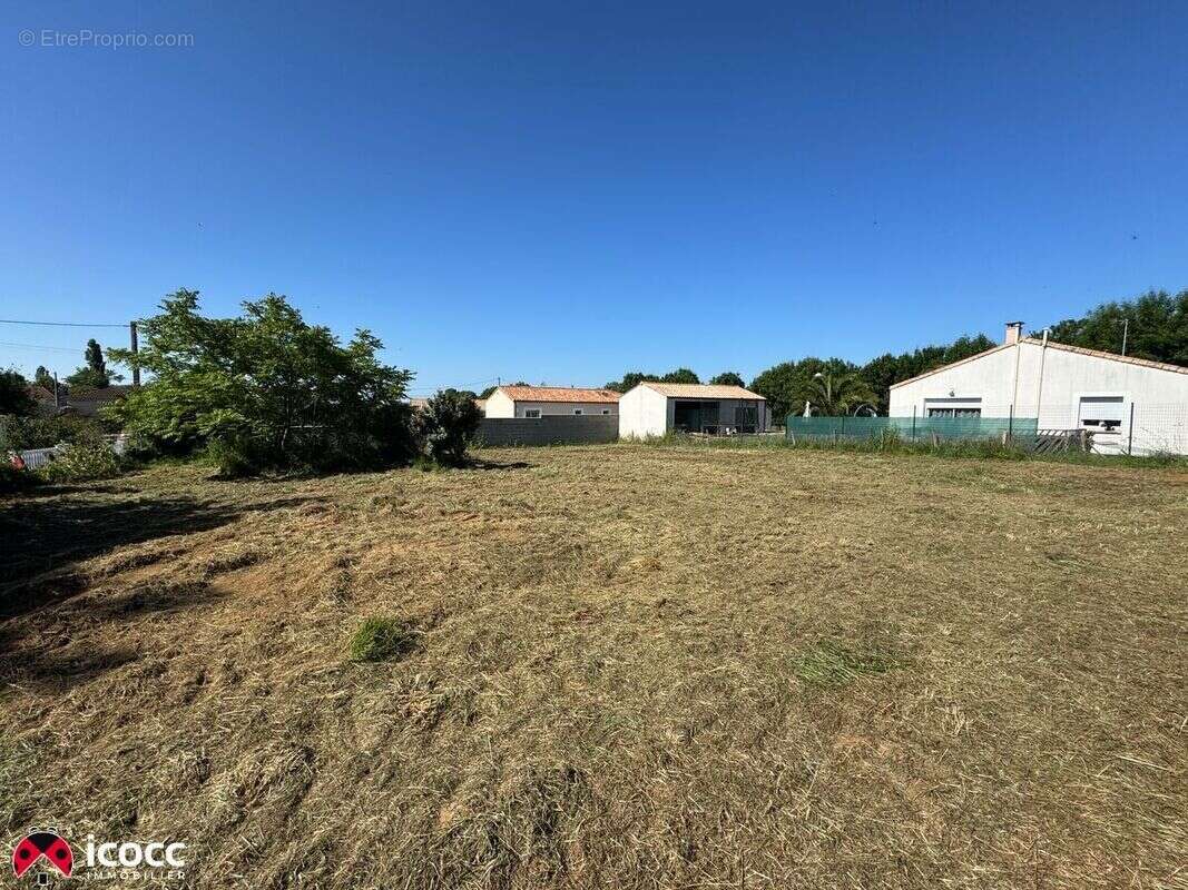 Terrain à MAREUIL-SUR-LAY-DISSAIS