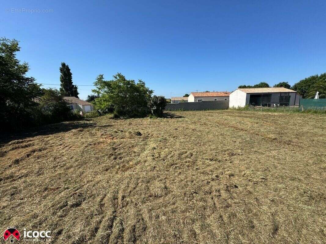 Terrain à MAREUIL-SUR-LAY-DISSAIS