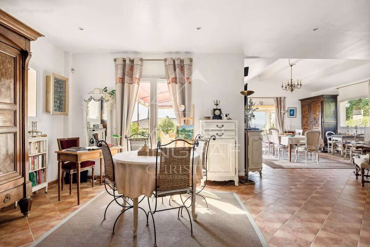 Maison à MANDELIEU-LA-NAPOULE