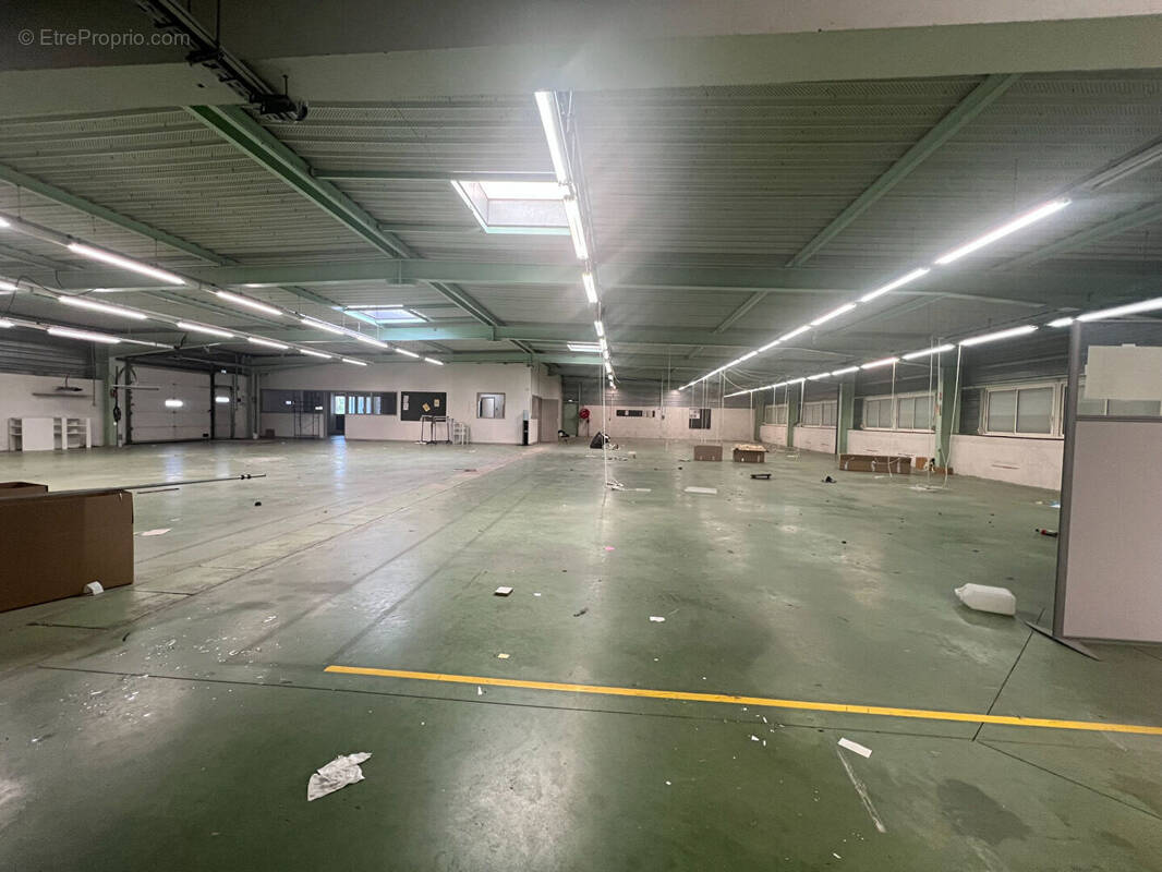 Commerce à PONT-EVEQUE