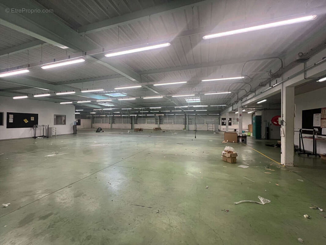 Commerce à PONT-EVEQUE