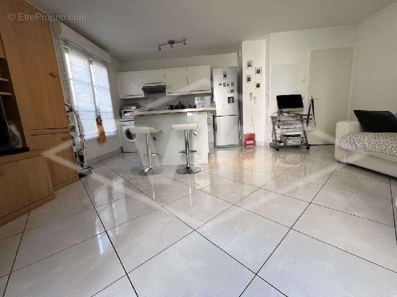 Appartement à COMBS-LA-VILLE