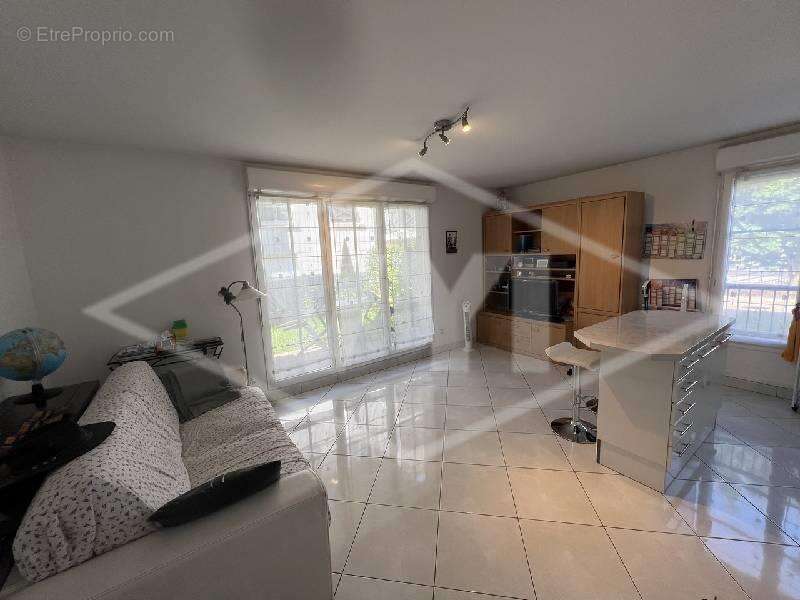 Appartement à COMBS-LA-VILLE