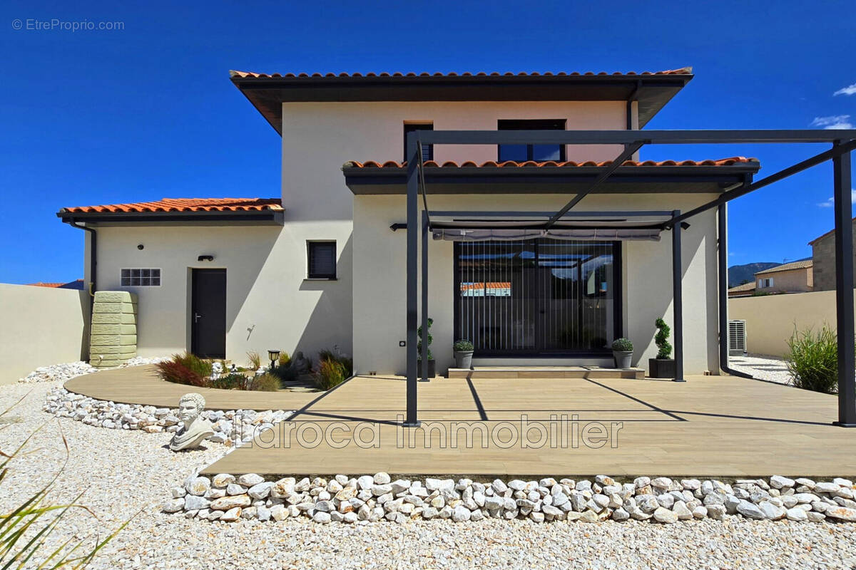 Maison à LAROQUE-DES-ALBERES