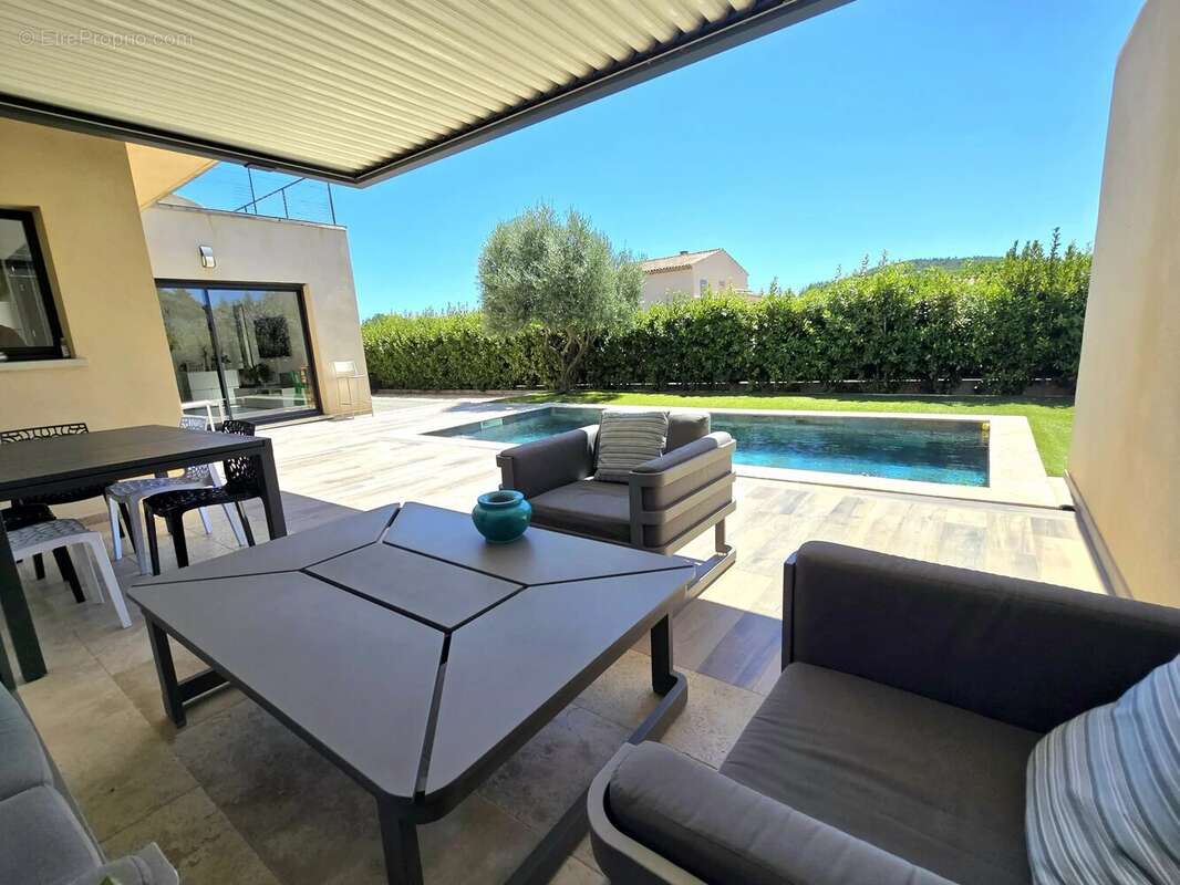 Maison à BORMES-LES-MIMOSAS