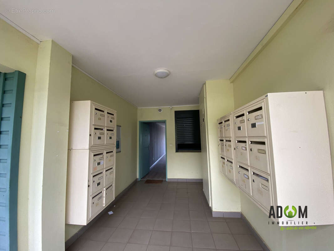 entrée - Appartement à SAINT-DENIS