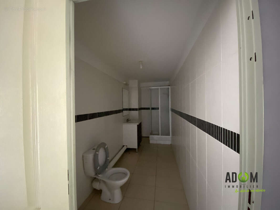 salle d&#039;eau wc - Appartement à SAINT-DENIS