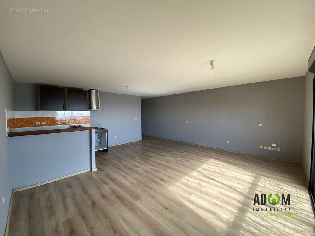 séjour cuisine - Appartement à SAINT-DENIS